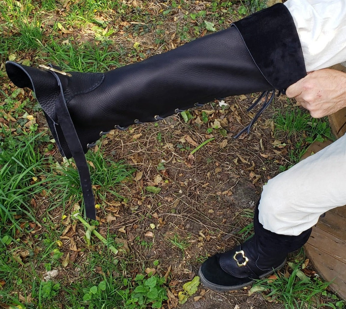 Musketeer Gaiter in Black