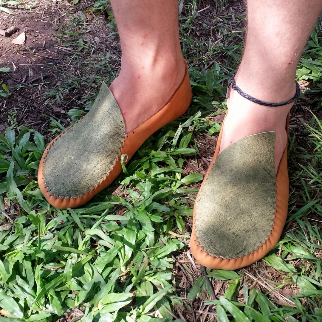 "Leaf" Moccasins / Custom-Made Barefoot-Shoes – Earthingmoccasins